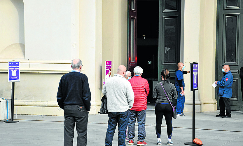 Mad rush for COVID vaccine at Royal Exhibition Building