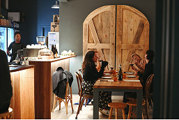 21-FENTON-Food-and-wine.jpg
