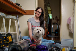“It costs nothing to be kind”: Carlton local making a difference, one vacuum at a time