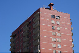 Elgin and Nicholson streets towers being demolished