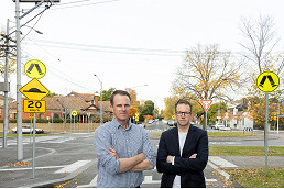 Hundreds of East Melbourne residents call for traffic mitigation works to come to a halt