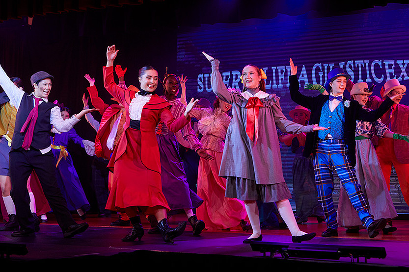 60-Academy---Mary-Poppins-3.jpg