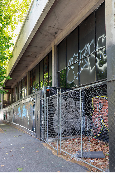 New powers target Carlton eyesore